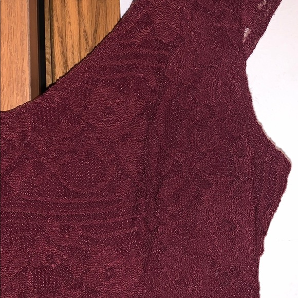 Hollister burgundy lace dress - Picture 2 of 5